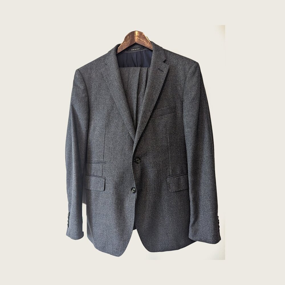 TAGLIATORE - 2-piece wool blend suit - Sz 52/9